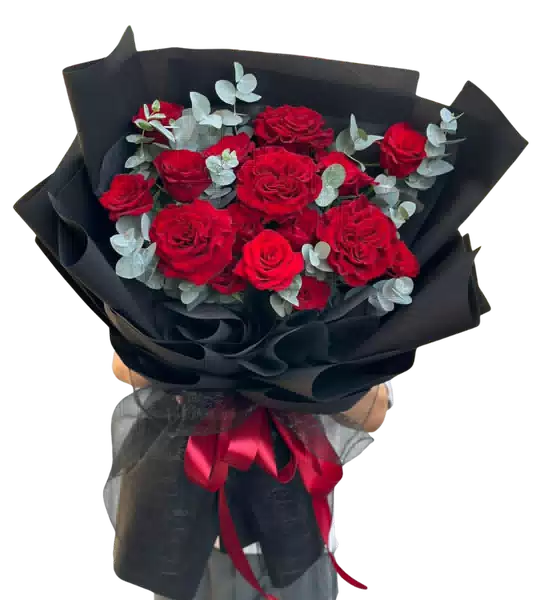 Bó Hoa Tone Đỏ Đen Phù Hợp Tặng Bạn Gái